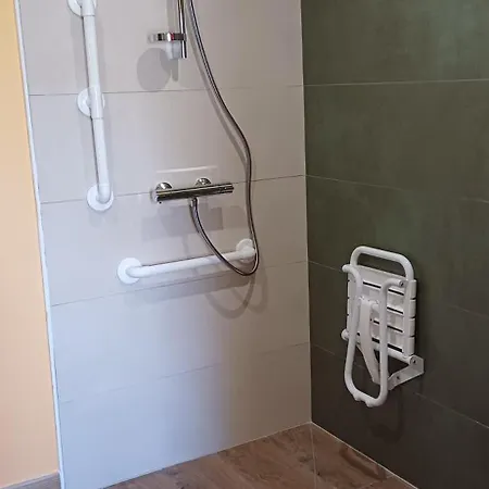 Logis De La Provosterie - Clivia Ou Crocus Ahuillé