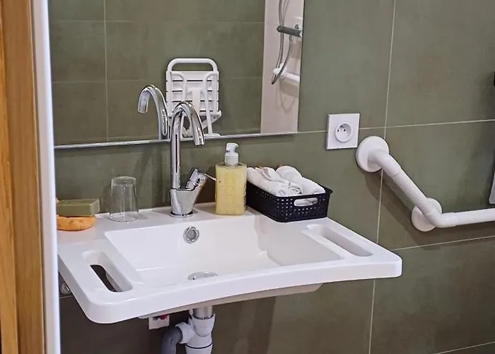 Logis De La Provosterie - Clivia Ou Crocus Ahuillé